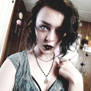 Meet your Posher, Lizabette